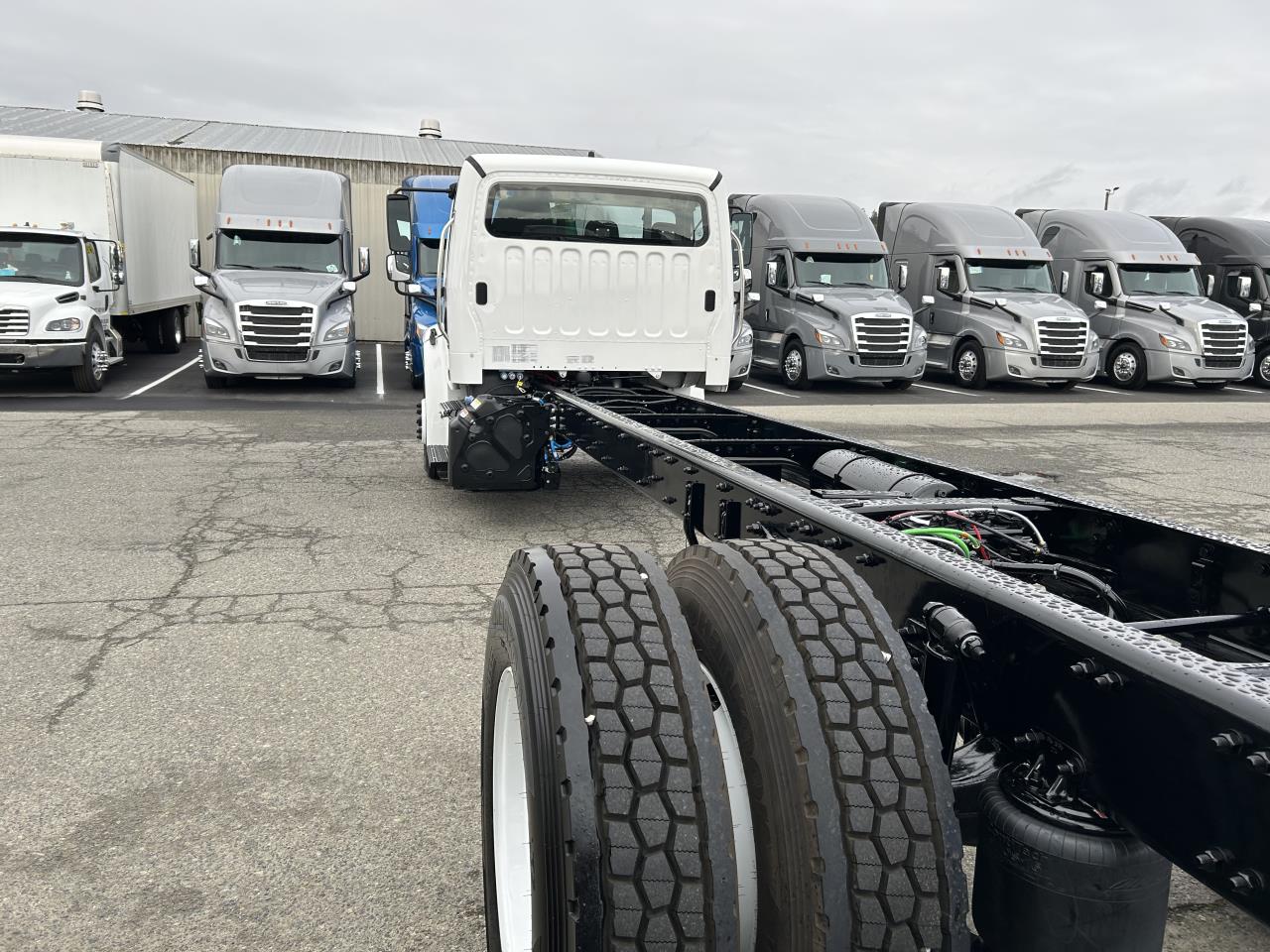 2025 Freightliner - image 2