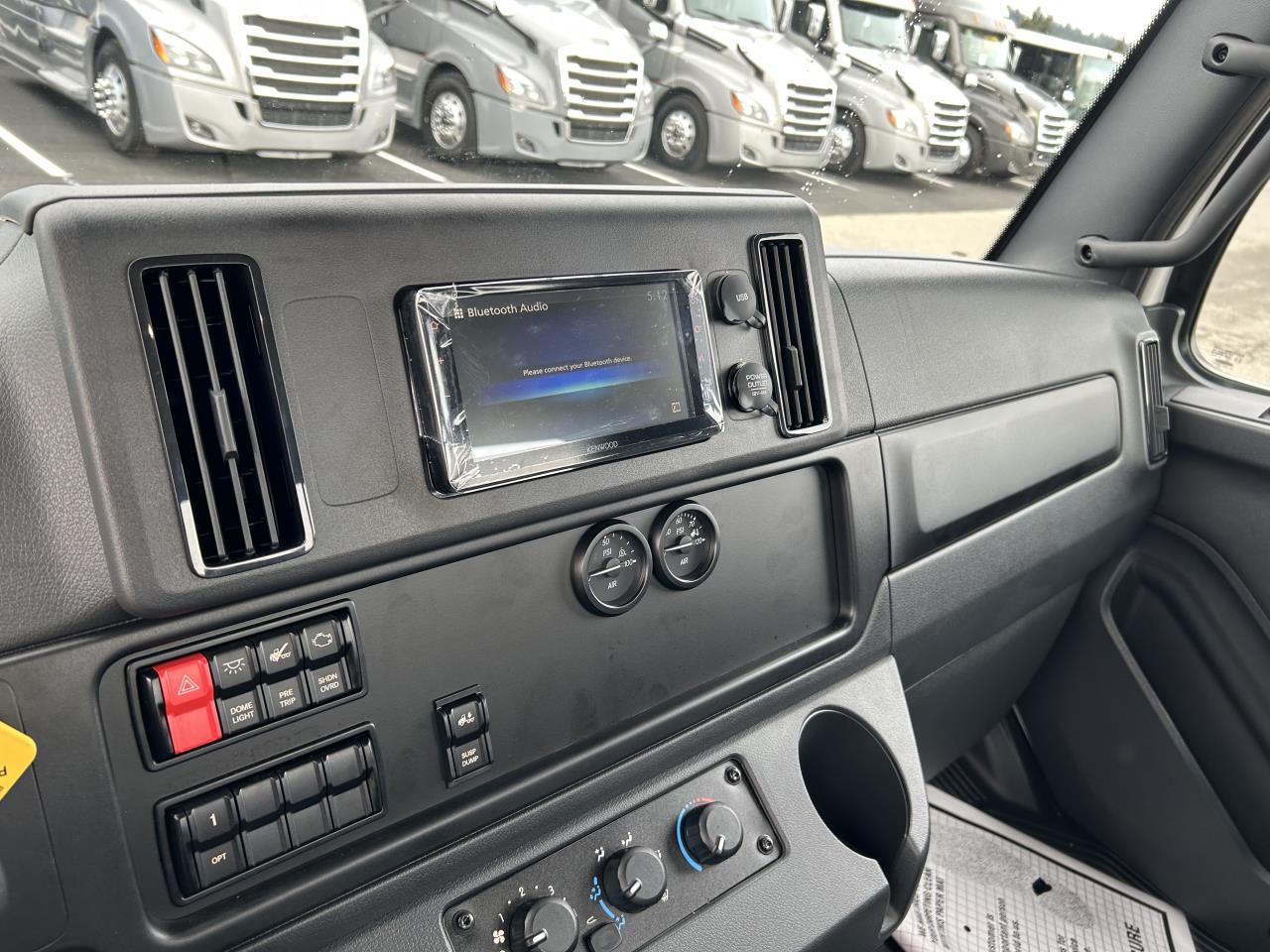 2025 Freightliner - image 7