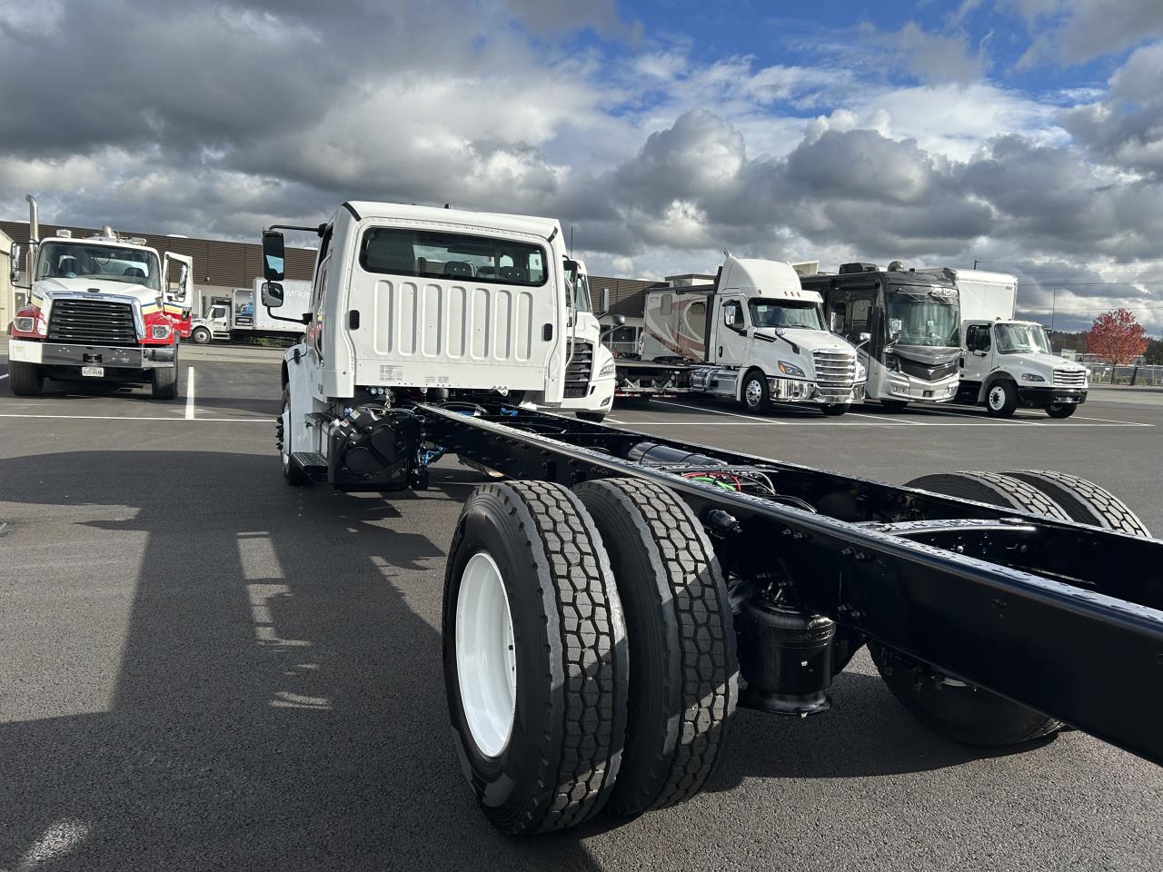 2025 Freightliner - image 2