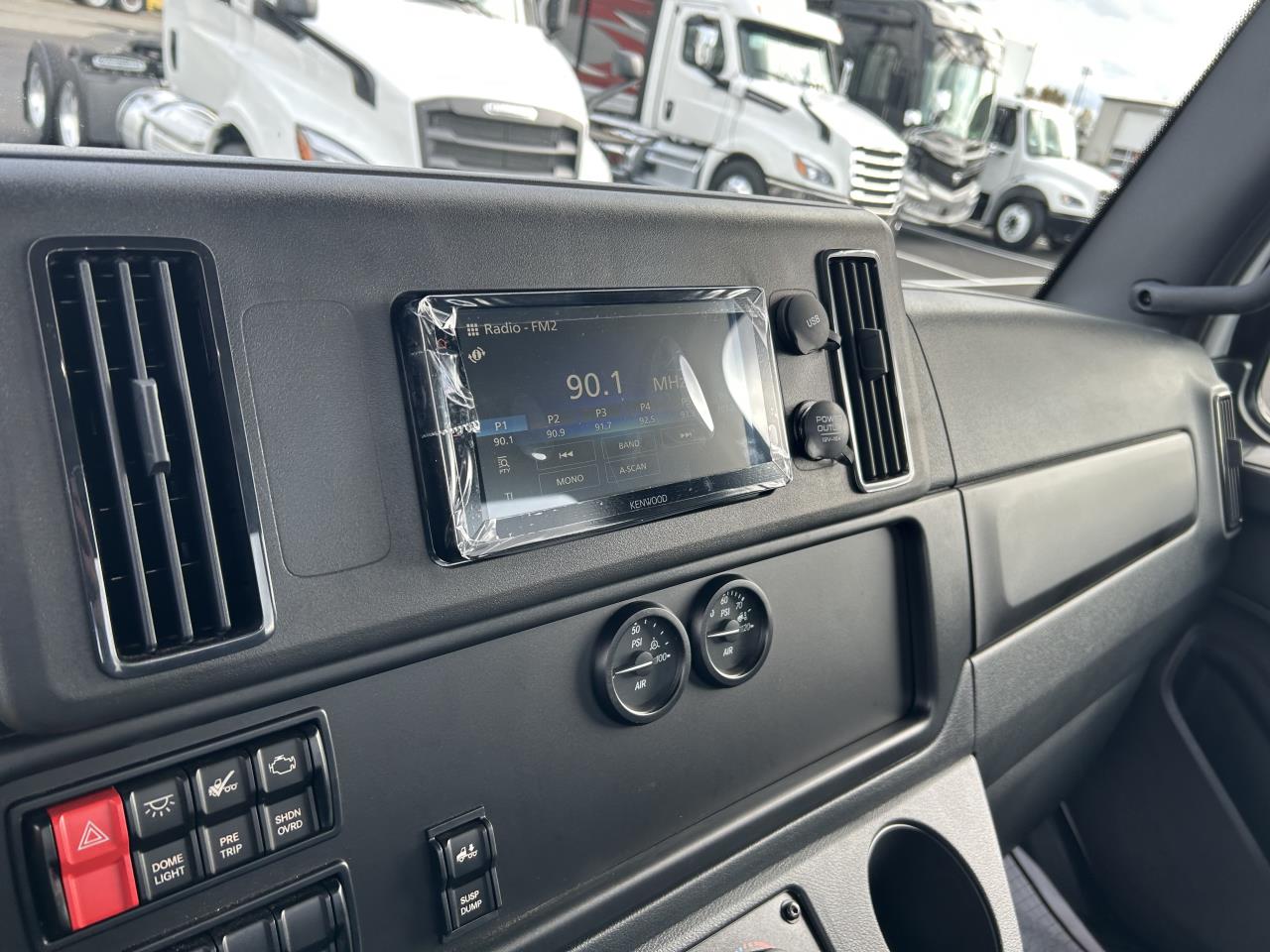 2025 Freightliner - image 6