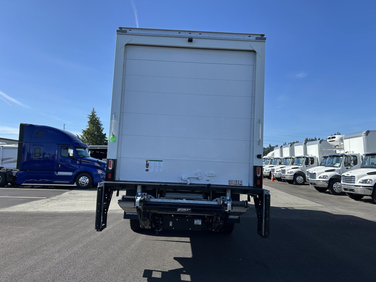 2025 Freightliner - image 3