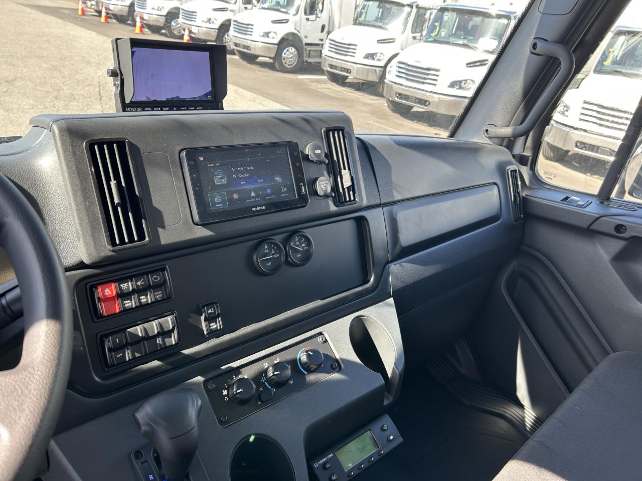 2025 Freightliner - image 8