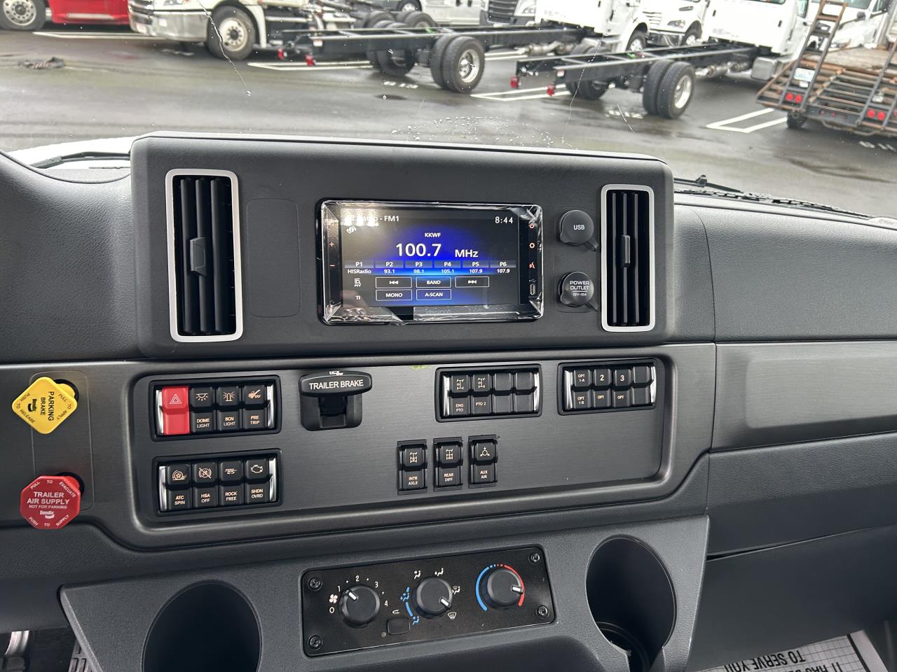 2025 Freightliner - image 6