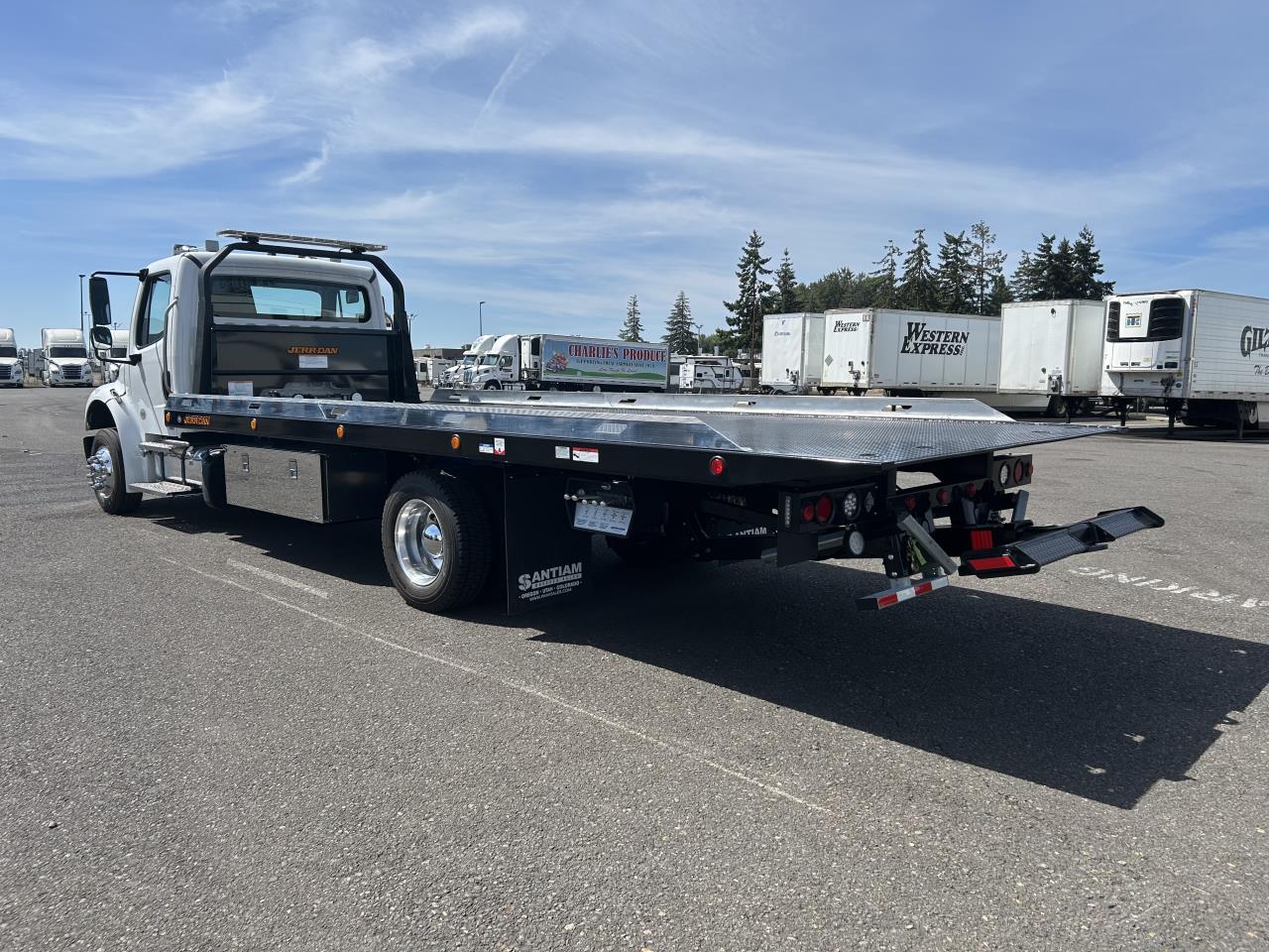 2025 Freightliner - image 3