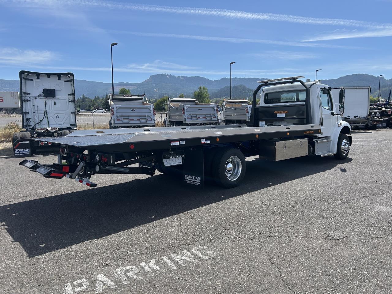 2025 Freightliner - image 4