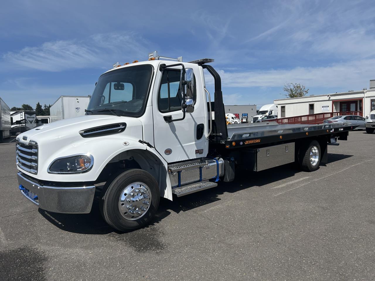 2025 Freightliner - image 2