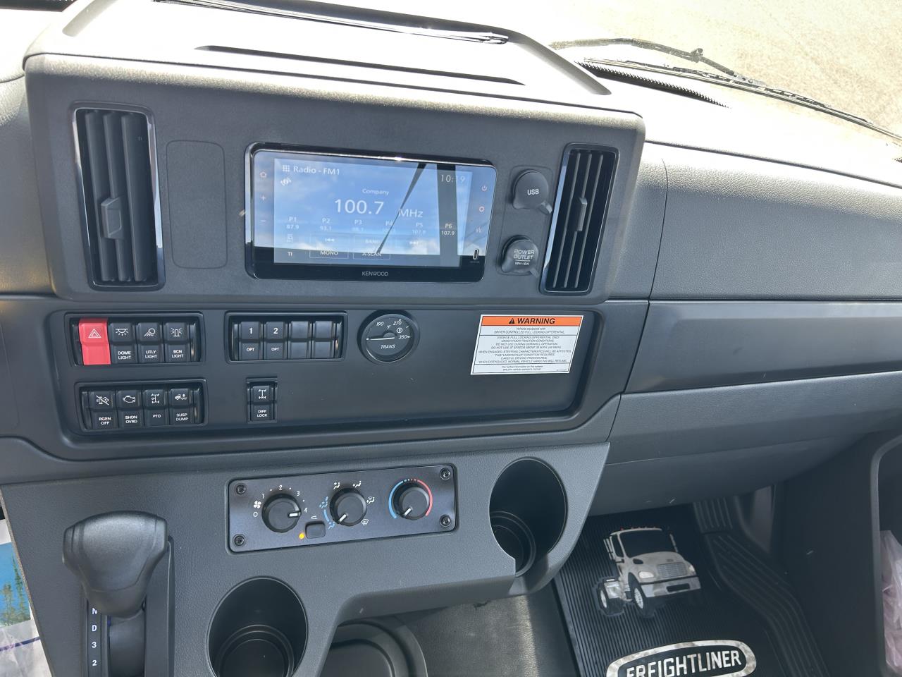 2025 Freightliner M2 106 in Pacific, WA — photo 8