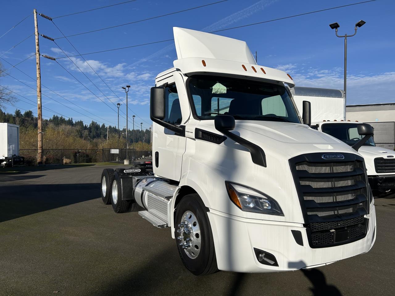 2025 Freightliner Cascadia - image 1