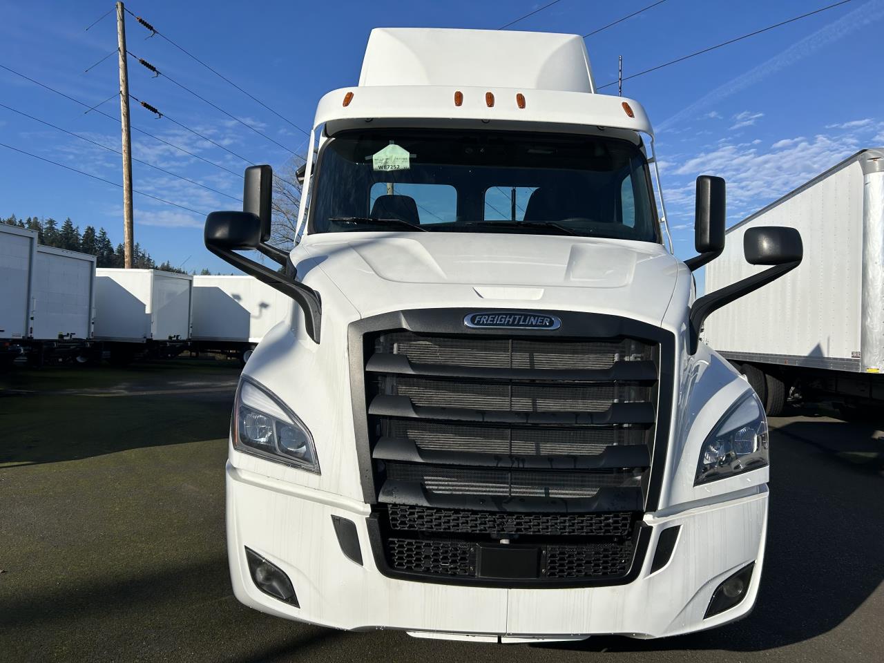 2025 Freightliner Cascadia - image 2