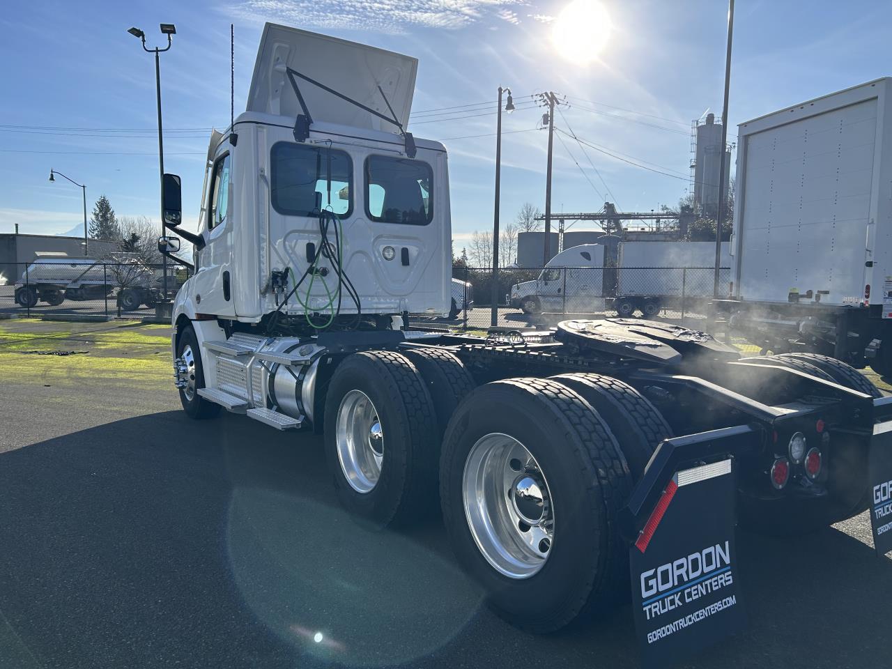 2025 Freightliner Cascadia - image 4