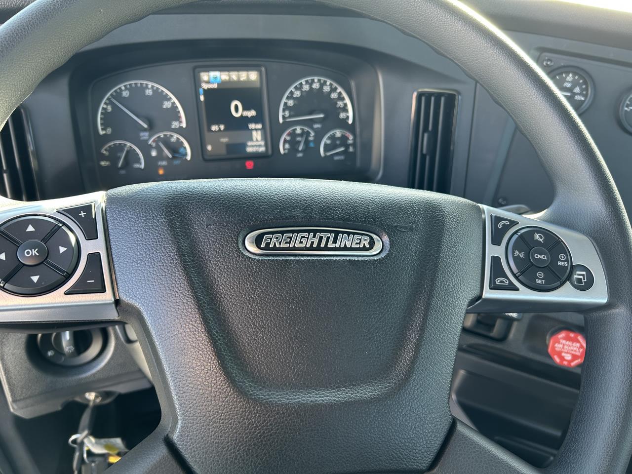 2025 Freightliner Cascadia - image 8