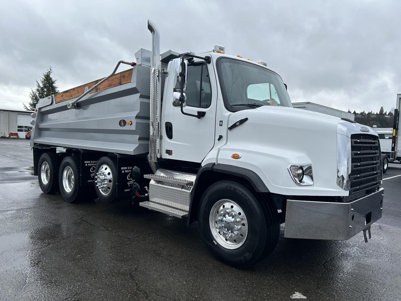 2025 Freightliner 114SD - image 5