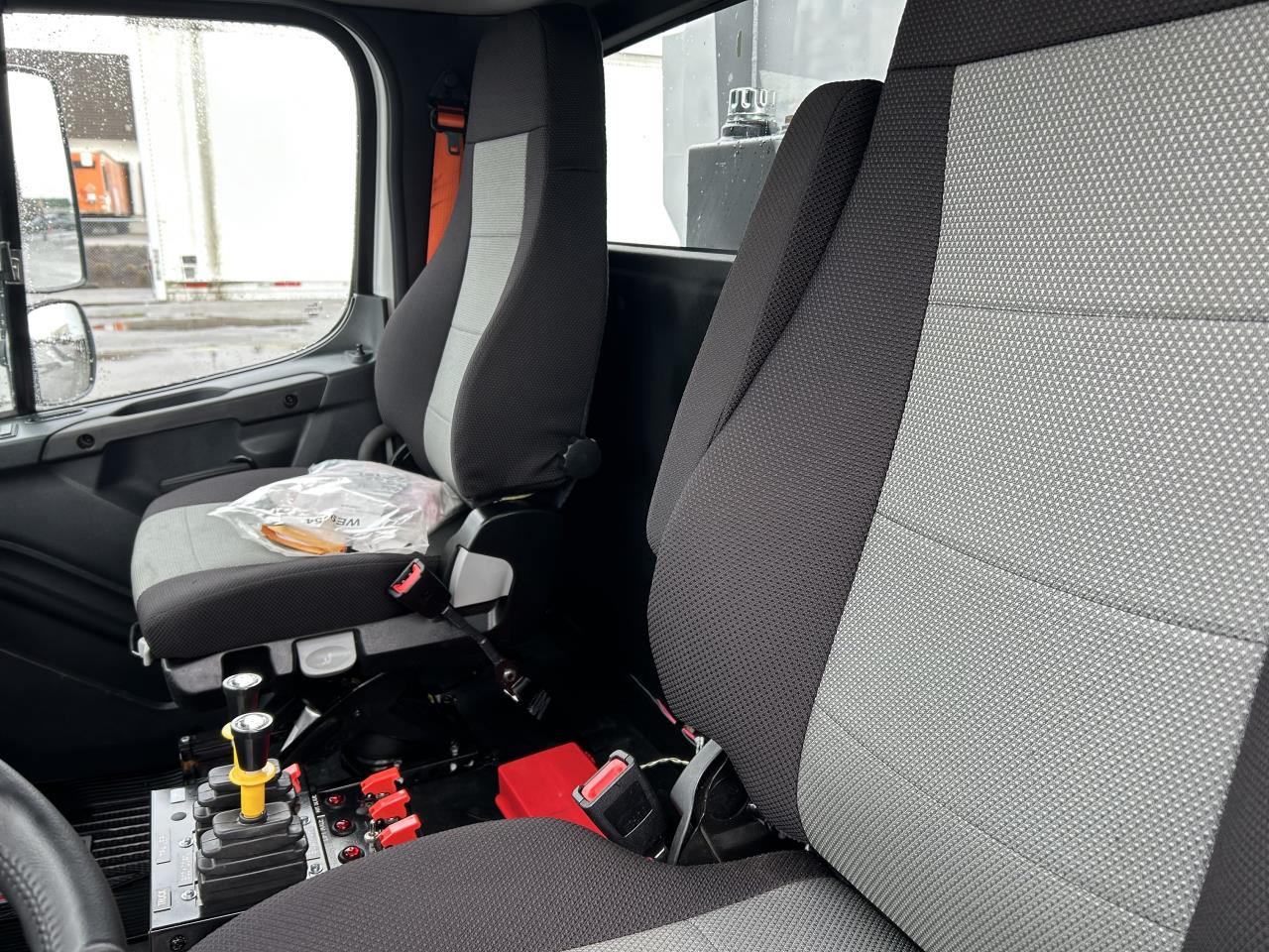 2025 Freightliner 114SD - image 8