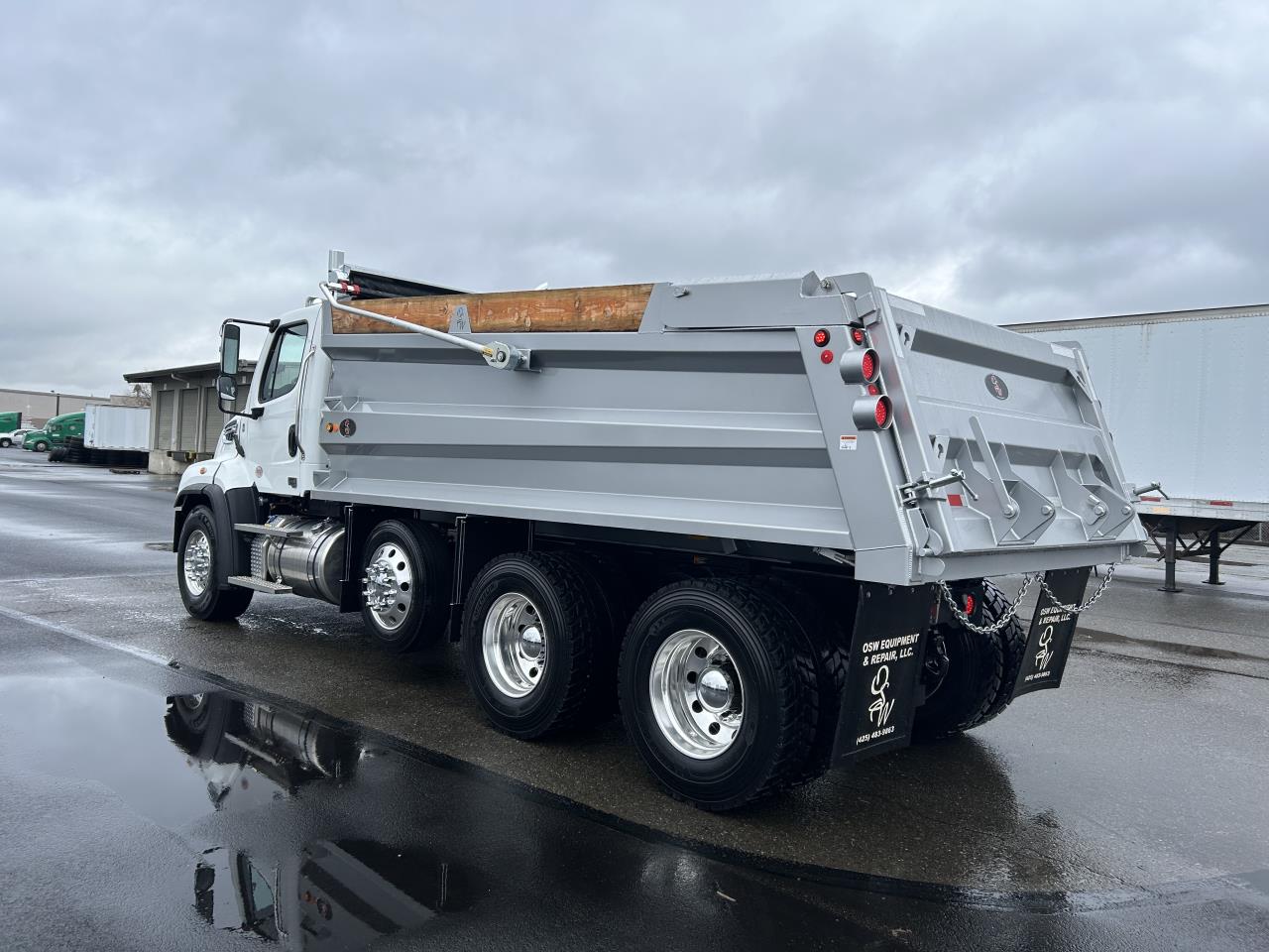 2025 Freightliner 114SD - image 2