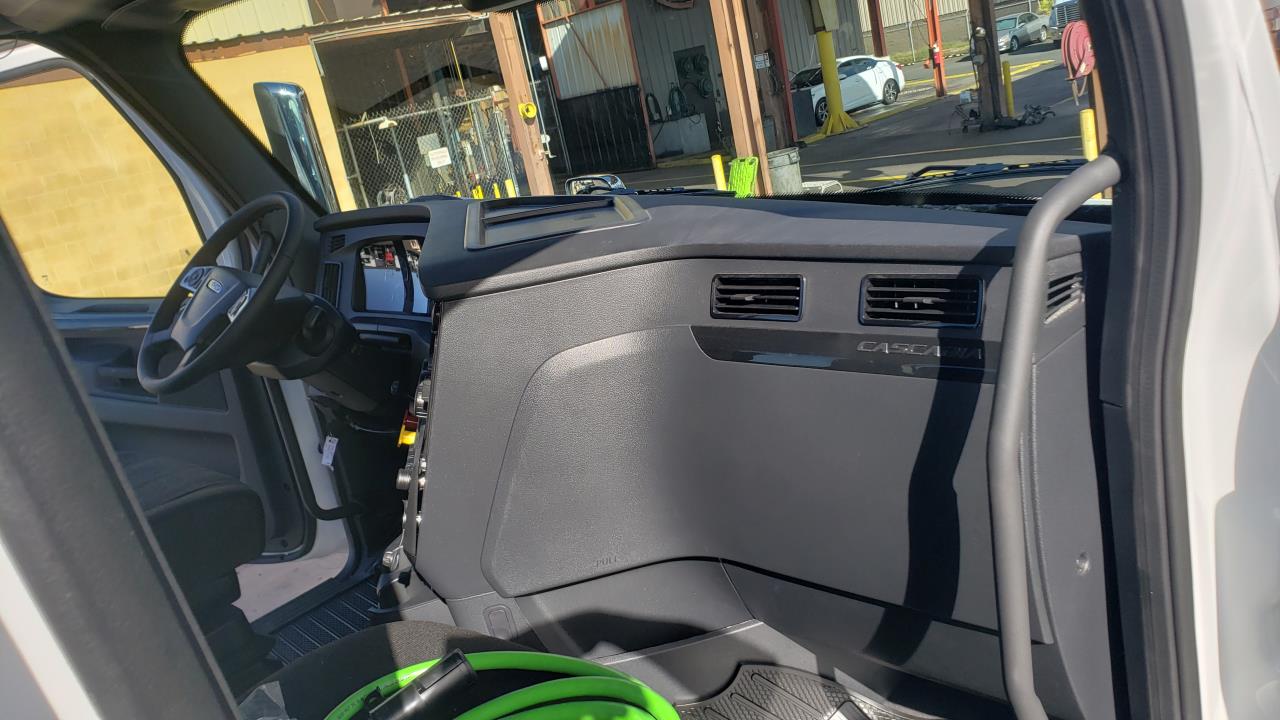 2026 Freightliner Cascadia - image 10