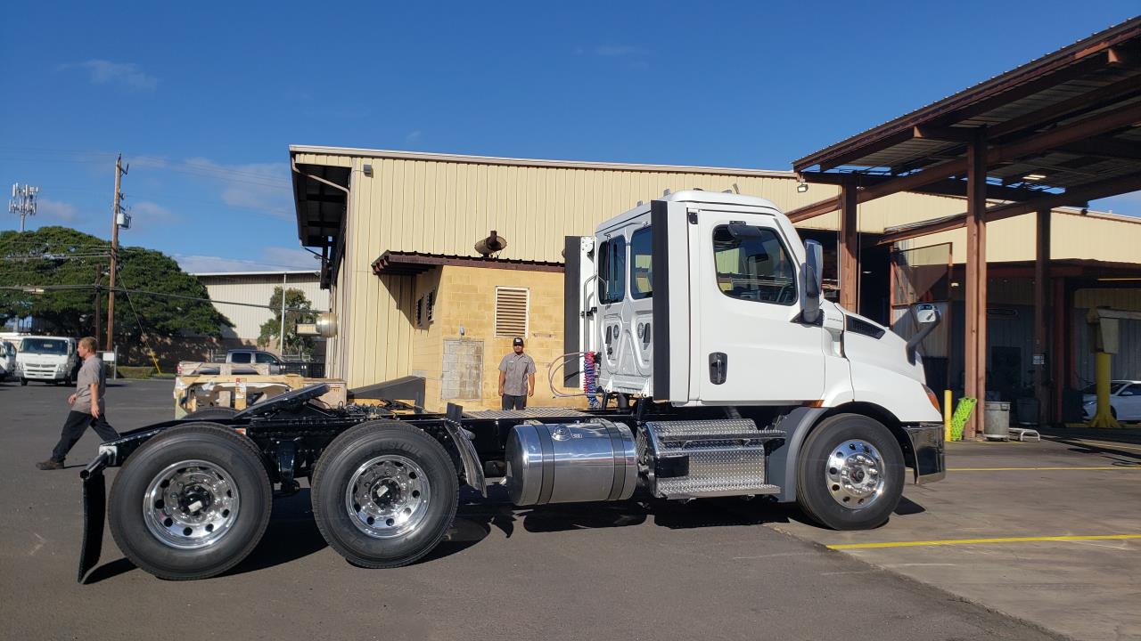 2026 Freightliner Cascadia - image 2