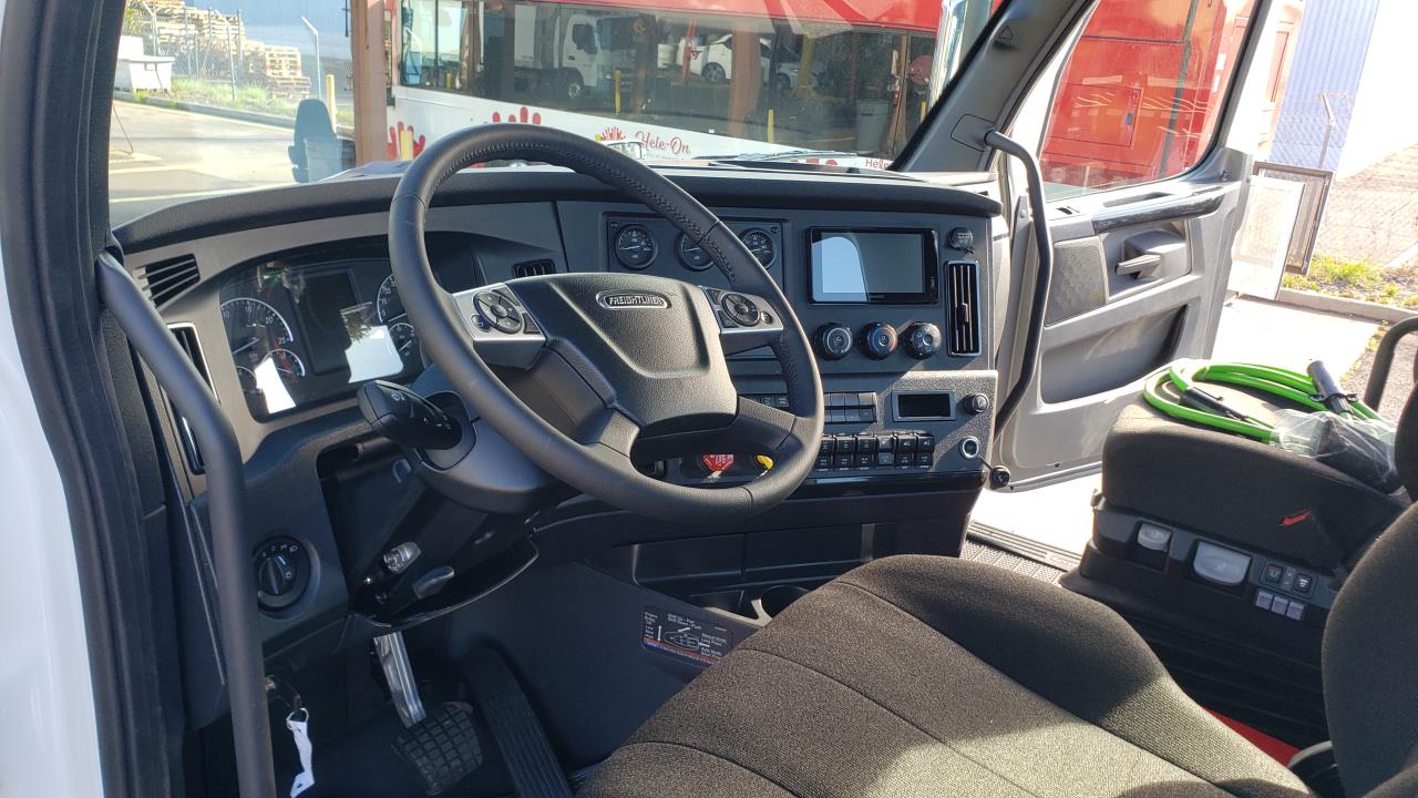 2026 Freightliner Cascadia - image 9