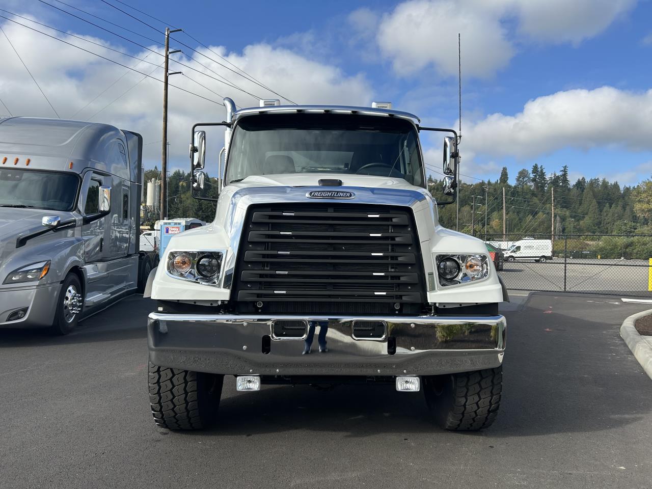 2026 Freightliner 114SD - image 2