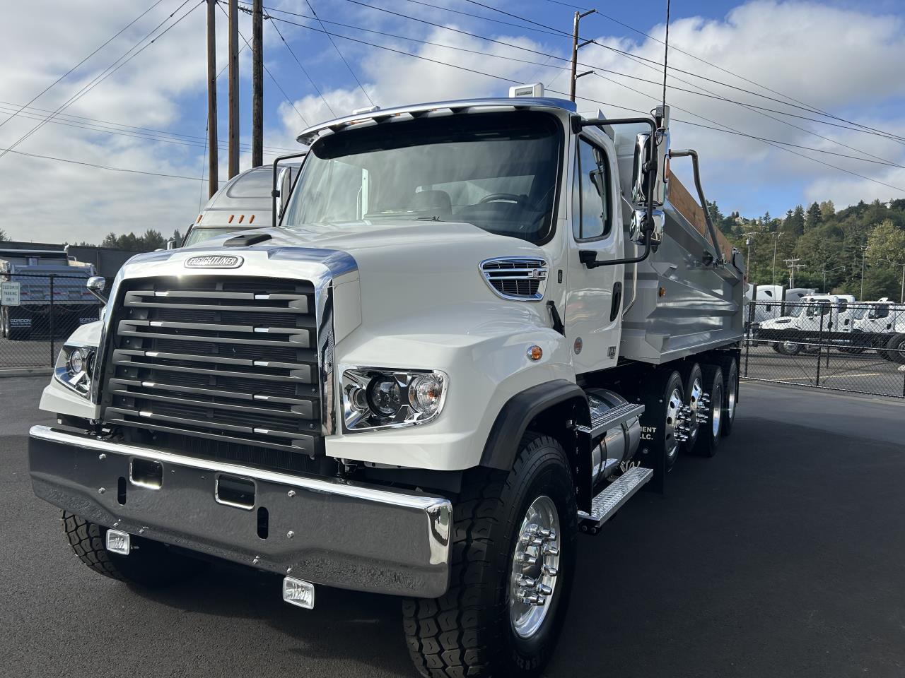 2026 Freightliner 114SD - image 3