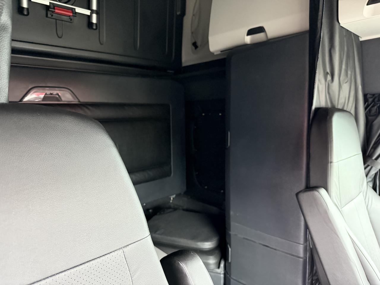 2026 Freightliner Cascadia - image 5