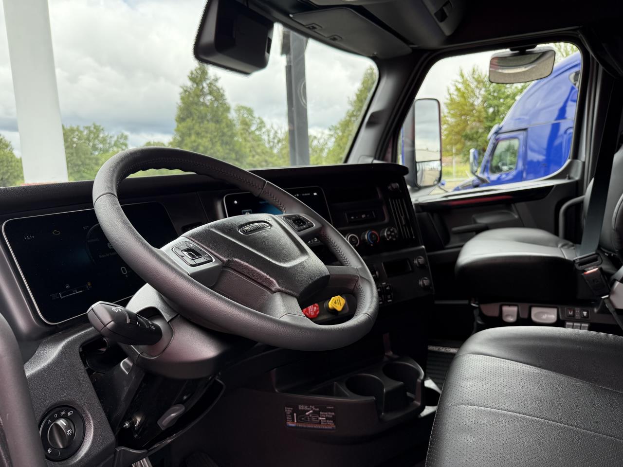 2026 Freightliner Cascadia - image 8