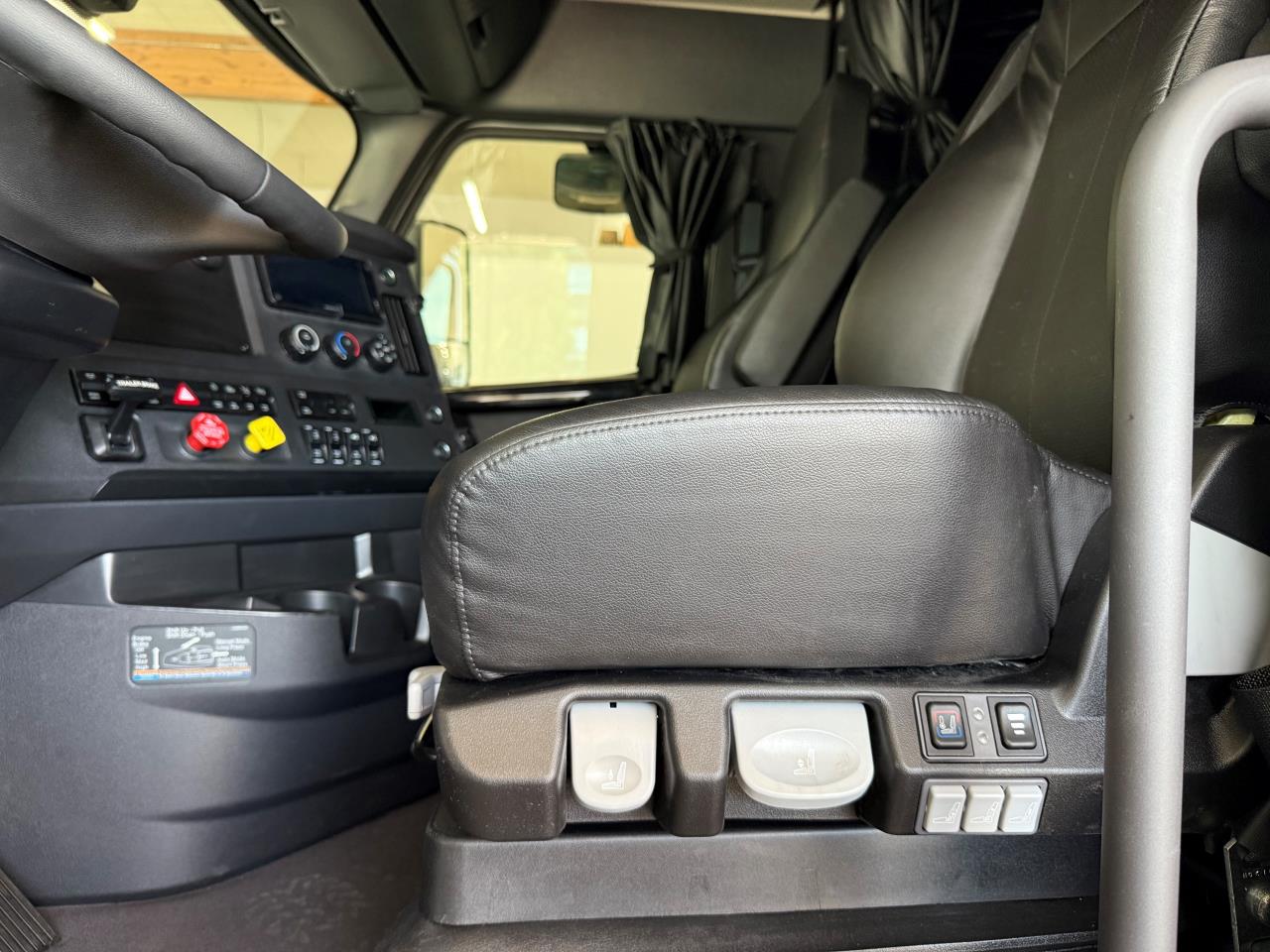 2026 Freightliner Cascadia - image 5