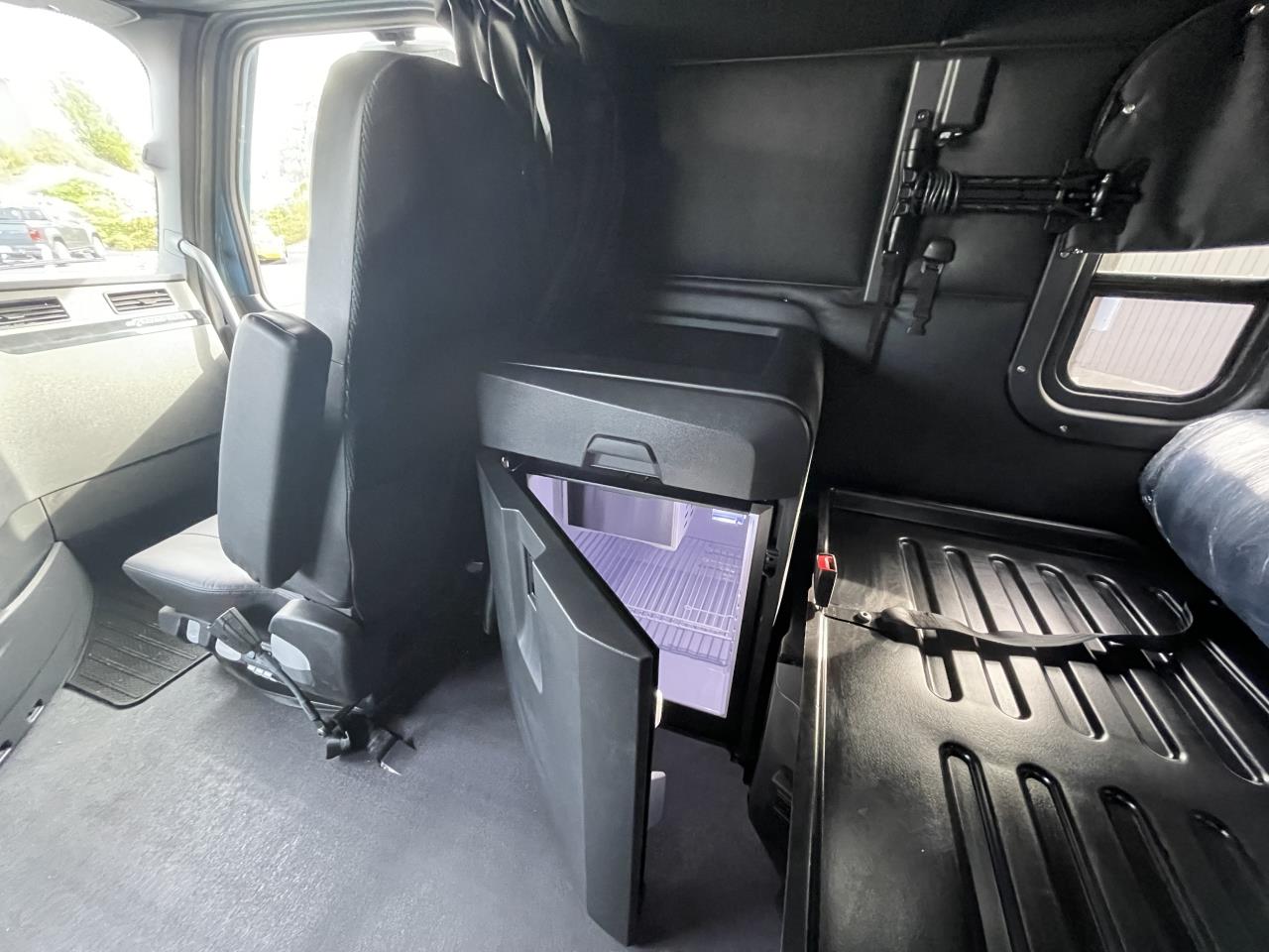 2026 Freightliner Cascadia - image 9