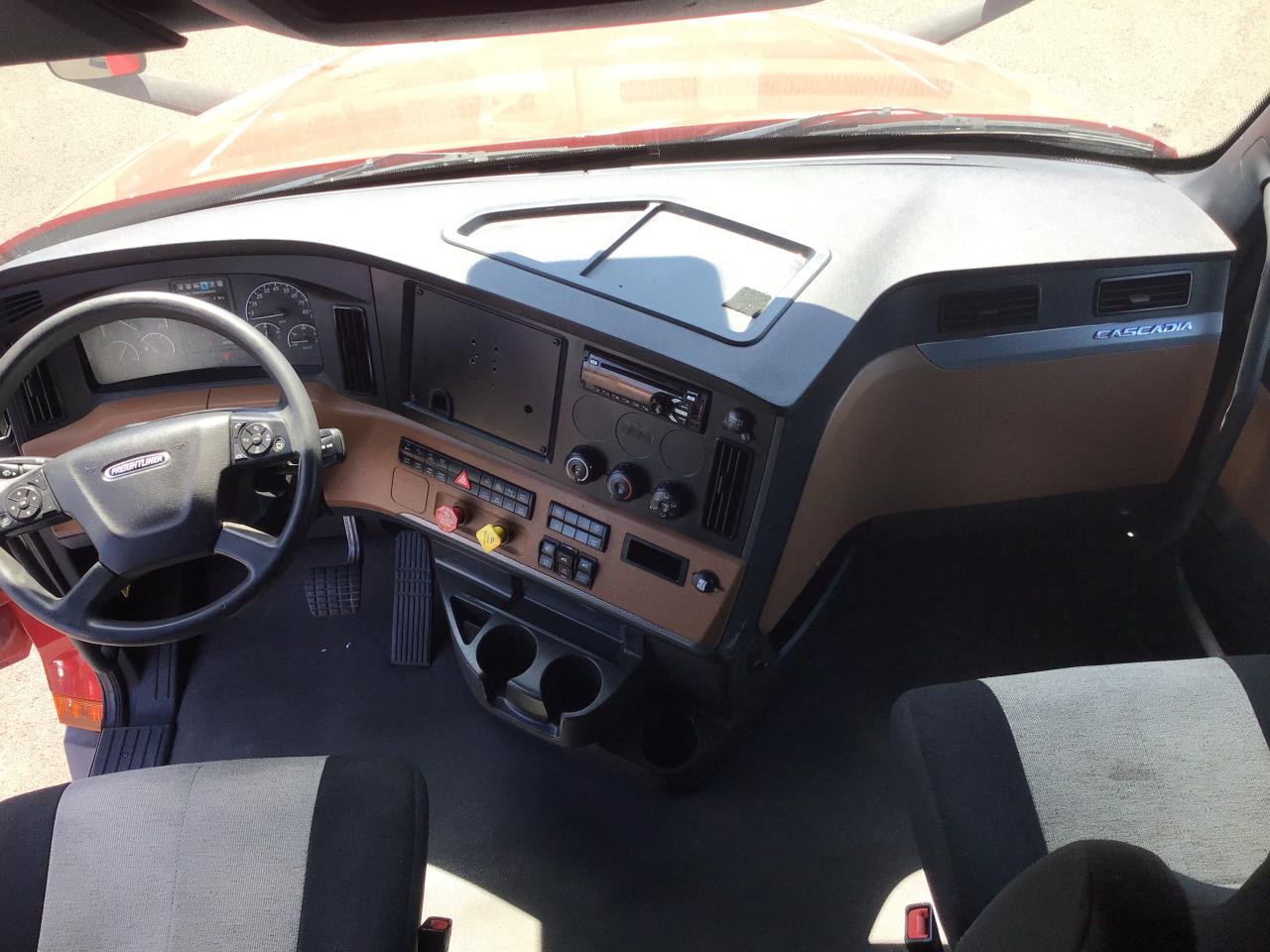 2021 Freightliner Cascadia - image 9