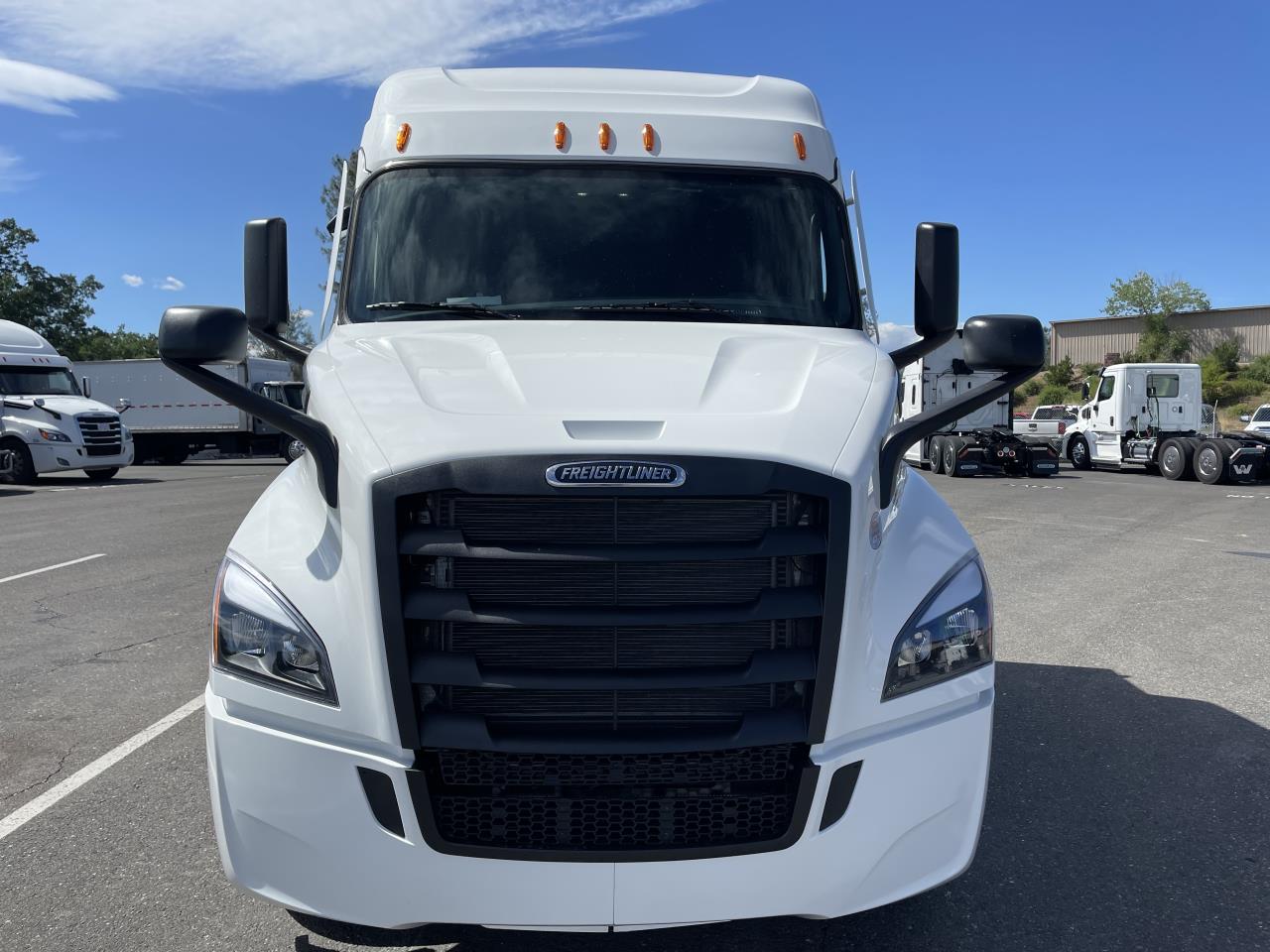 2026 Freightliner Cascadia - image 2