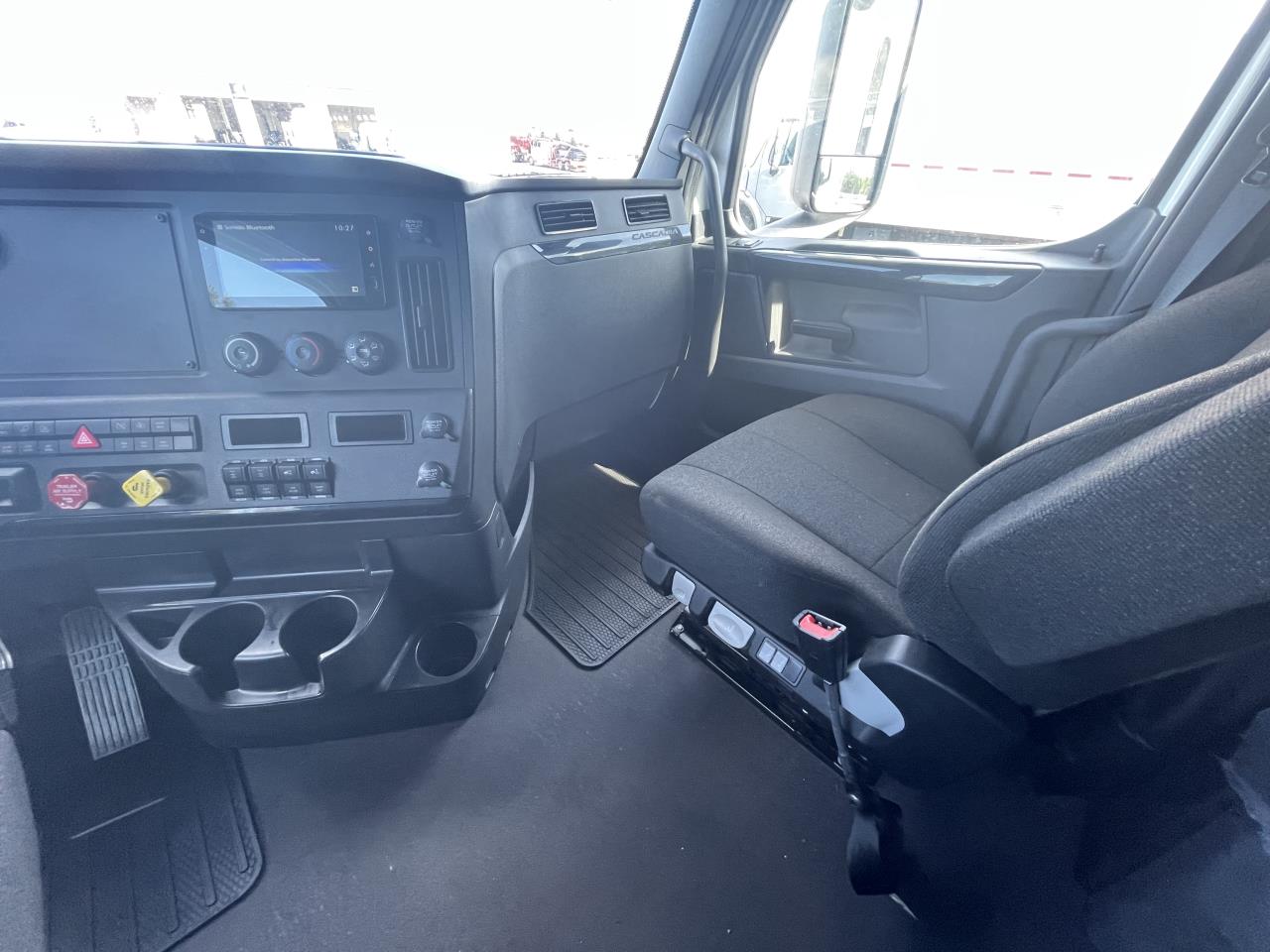 2026 Freightliner Cascadia - image 7