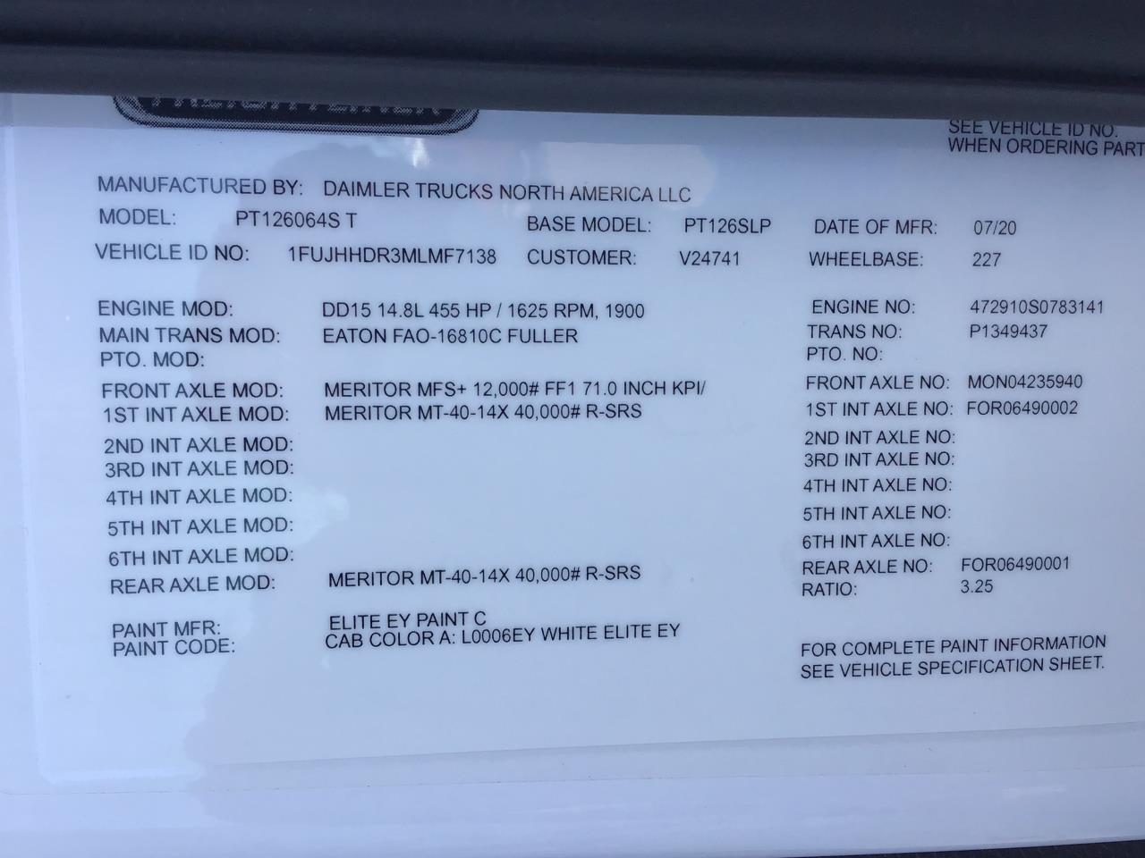 2021 Freightliner Cascadia in Pacific, WA — photo 5