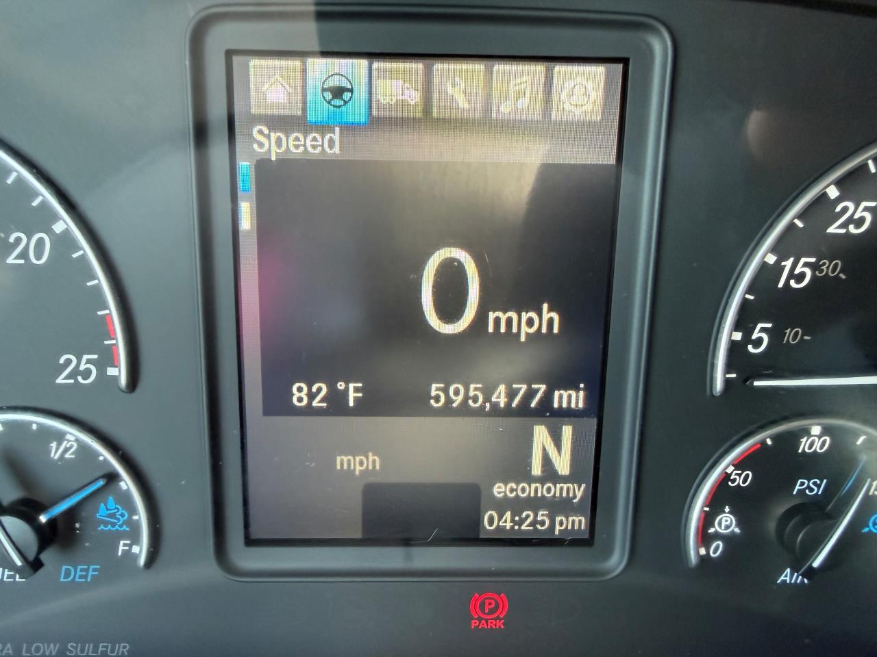 2020 Freightliner Cascadia - image 10