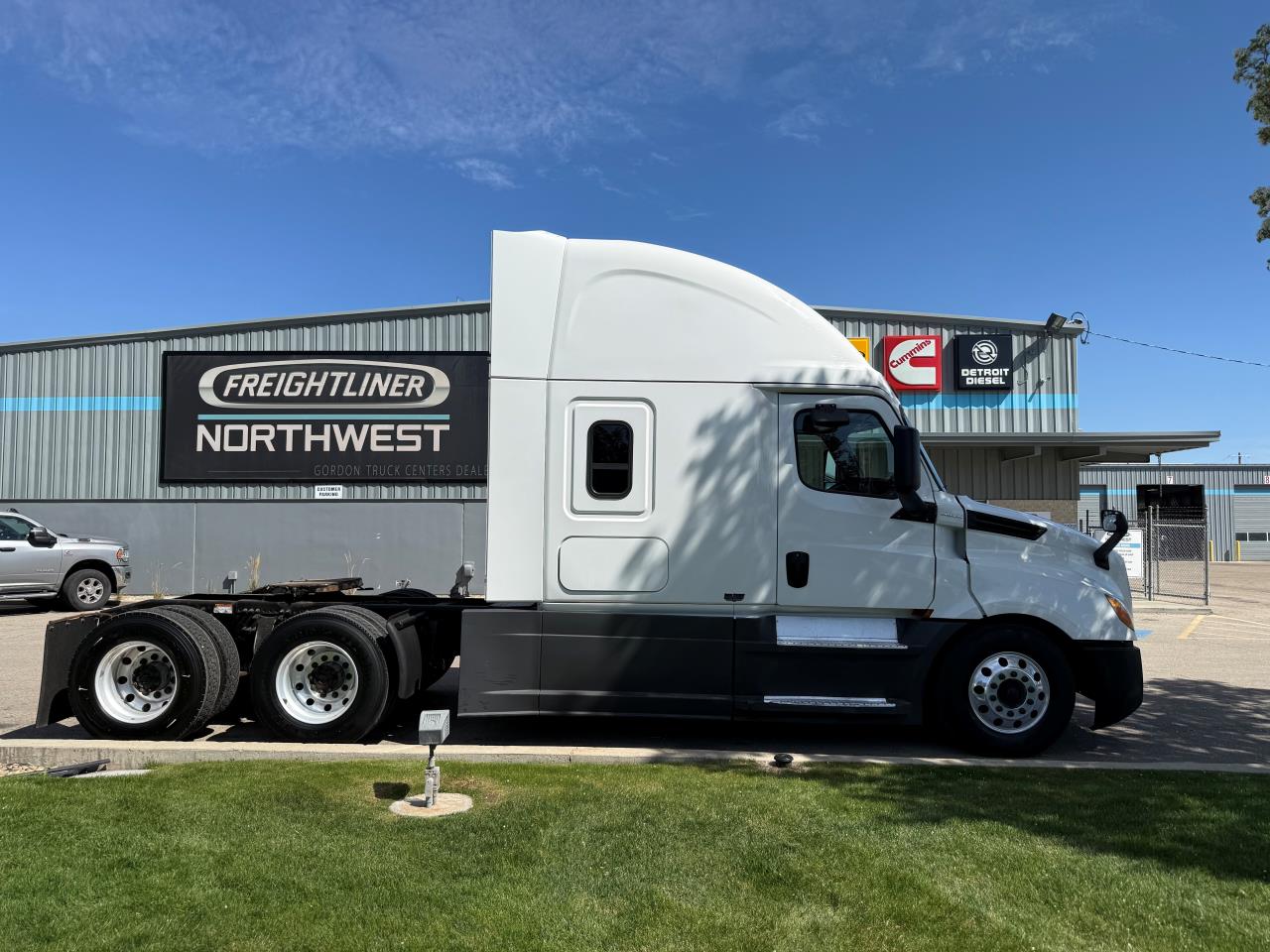 2020 Freightliner Cascadia - image 5