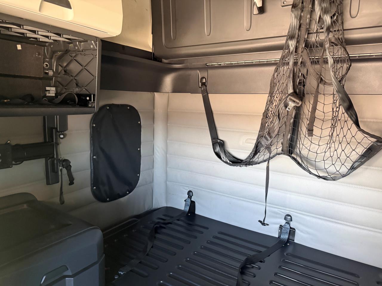 2020 Freightliner Cascadia - image 7