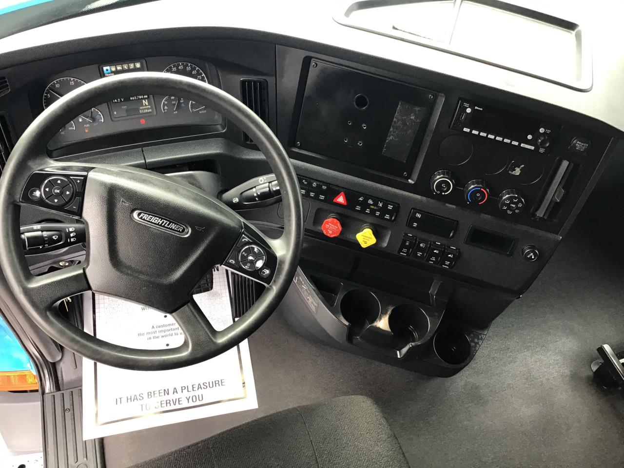 2023 Freightliner Cascadia in Pacific, WA — photo 7