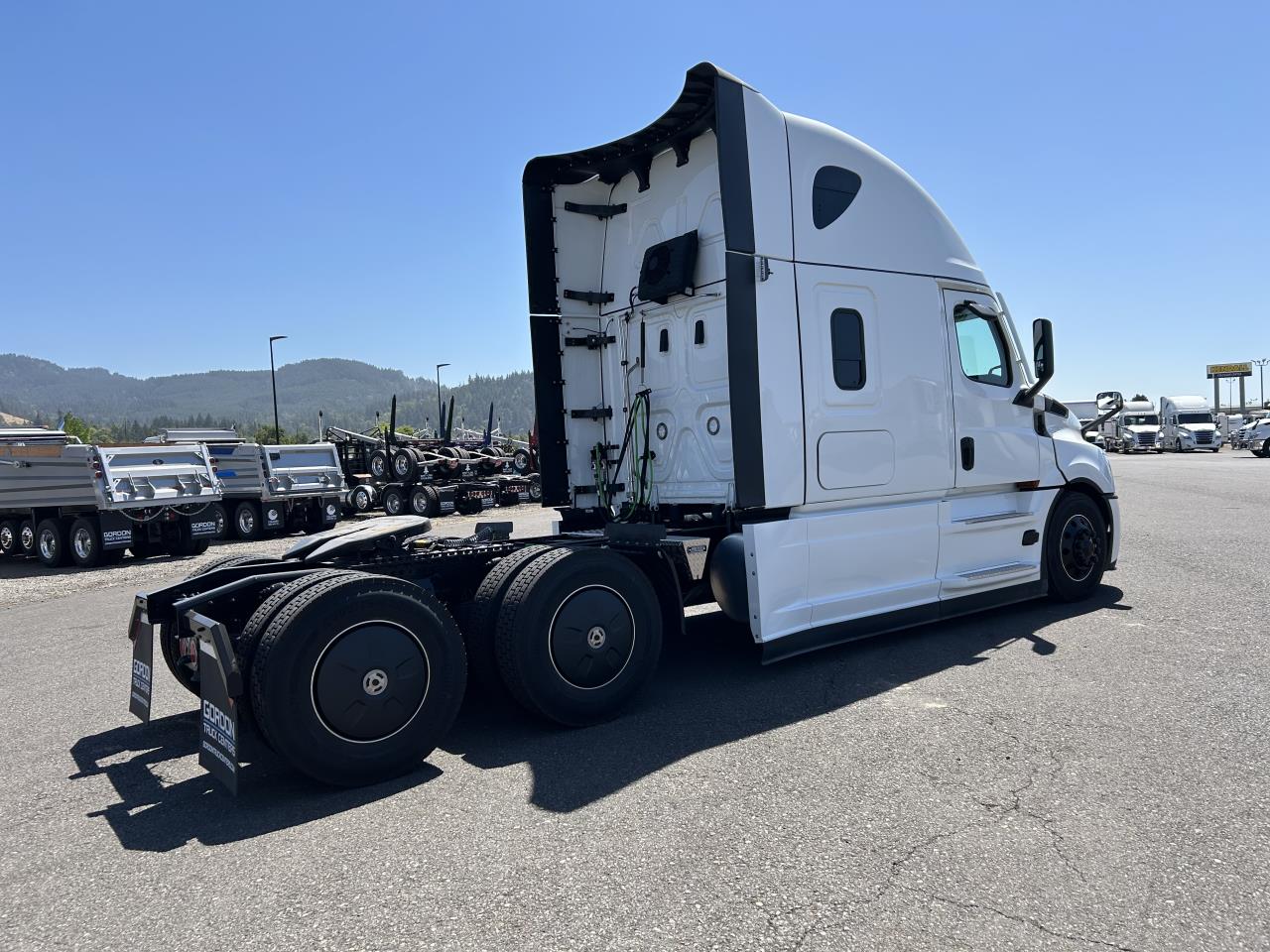 2026 Freightliner - image 3