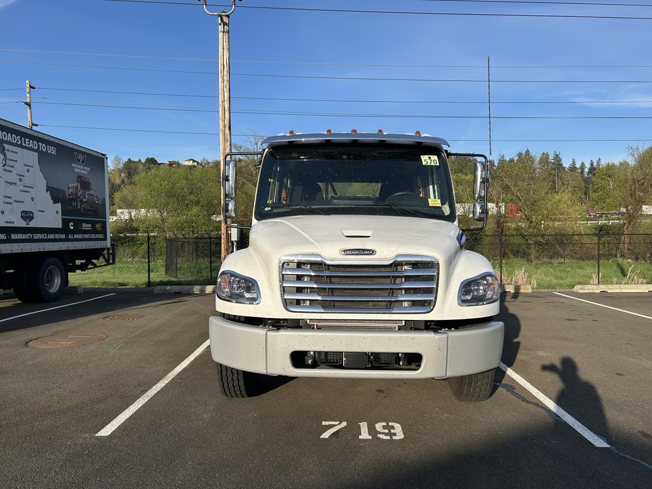 2024 Freightliner - image 2