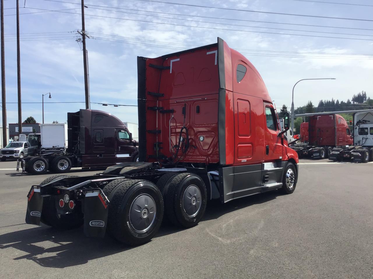 2022 Freightliner Cascadia - image 2