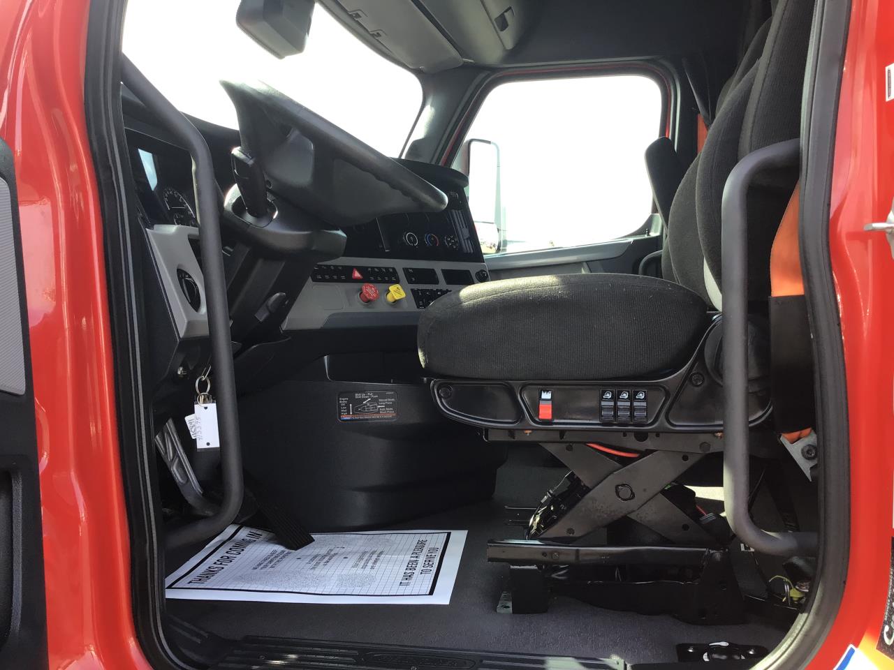 2022 Freightliner Cascadia - image 5