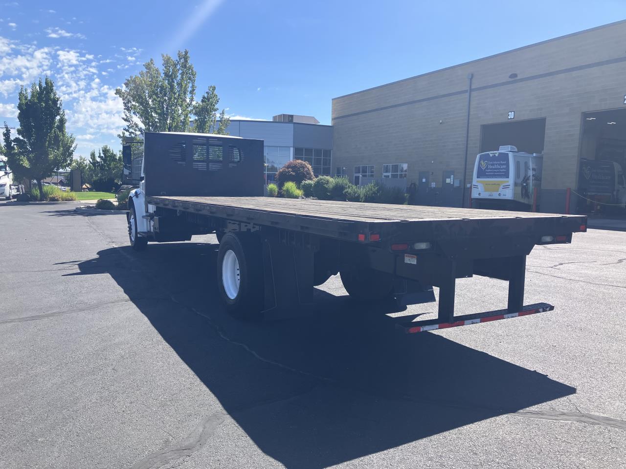 2018 Freightliner M2 106 - image 2