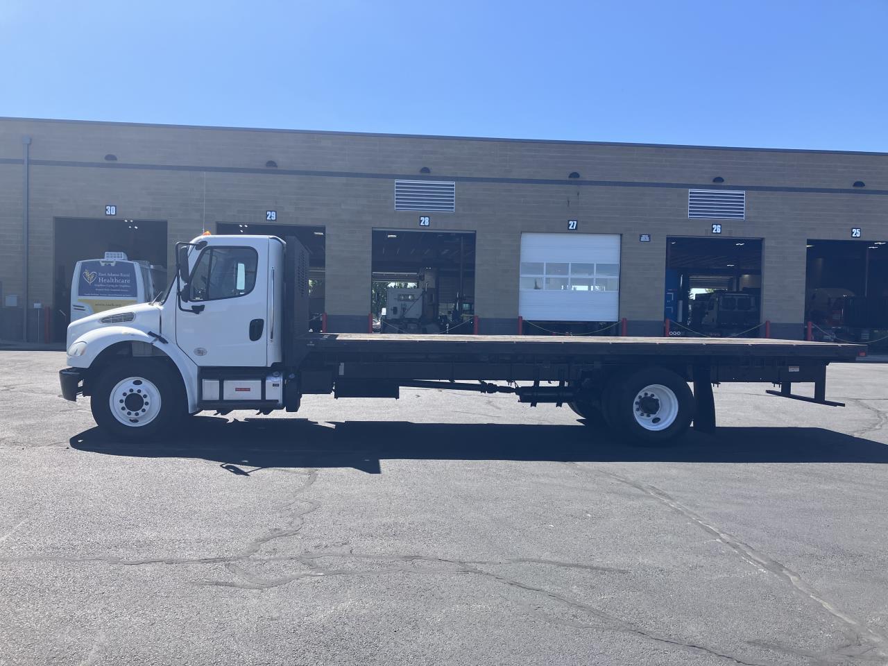 2018 Freightliner M2 106 - image 4
