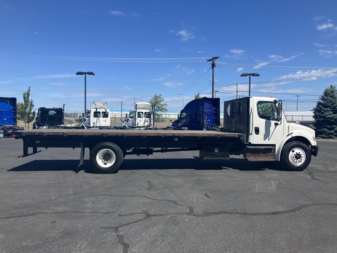 2018 Freightliner M2 106 - image 5