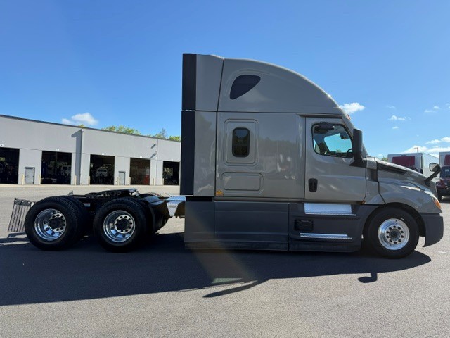 2024 Freightliner Cascadia in Ridgefield, WA — photo 6