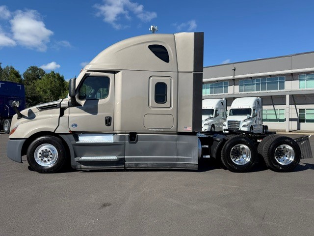 2024 Freightliner Cascadia in Ridgefield, WA — photo 7
