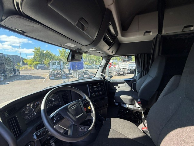 2024 Freightliner Cascadia in Ridgefield, WA — photo 8