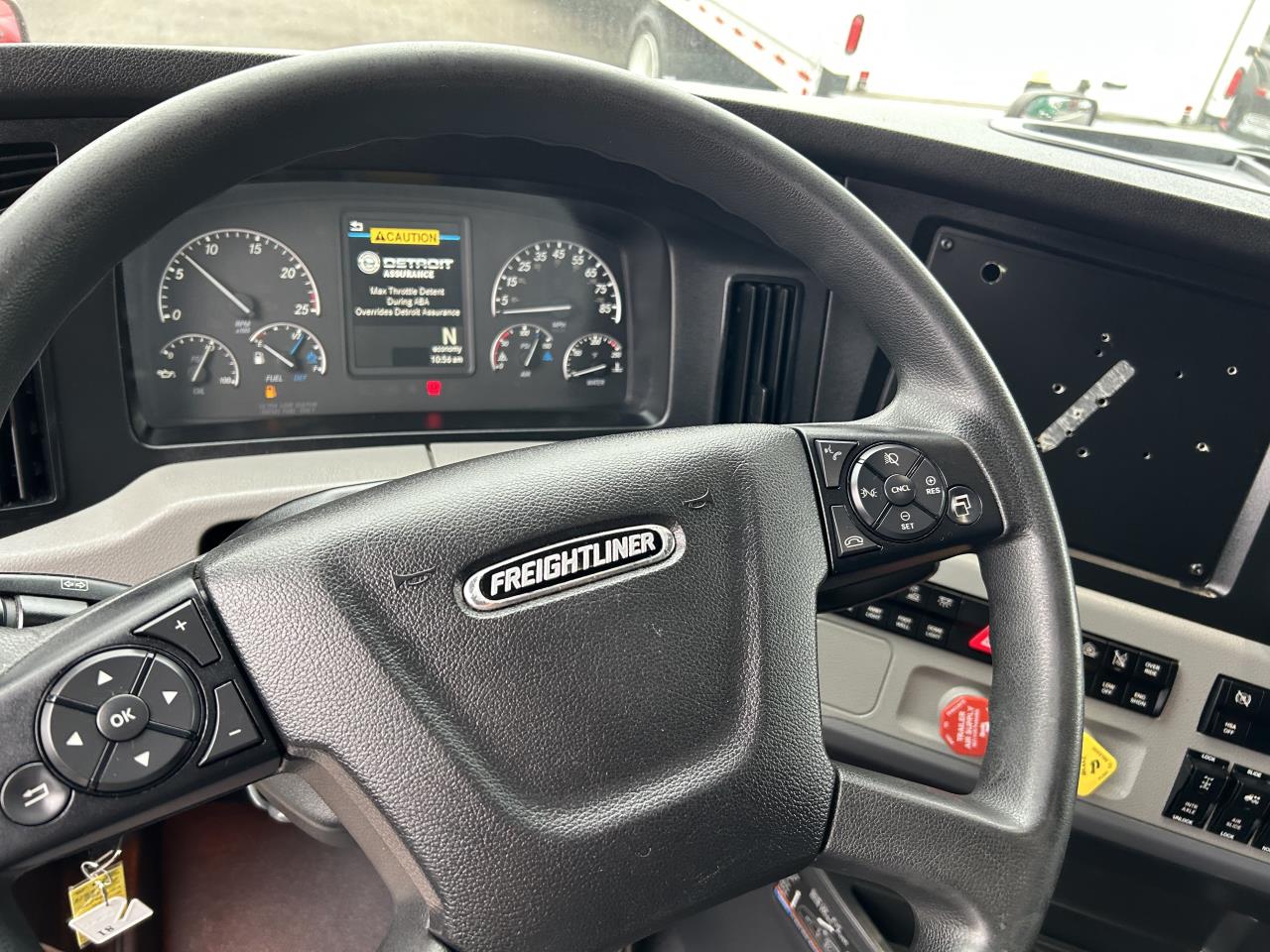 2022 Freightliner Cascadia - image 10