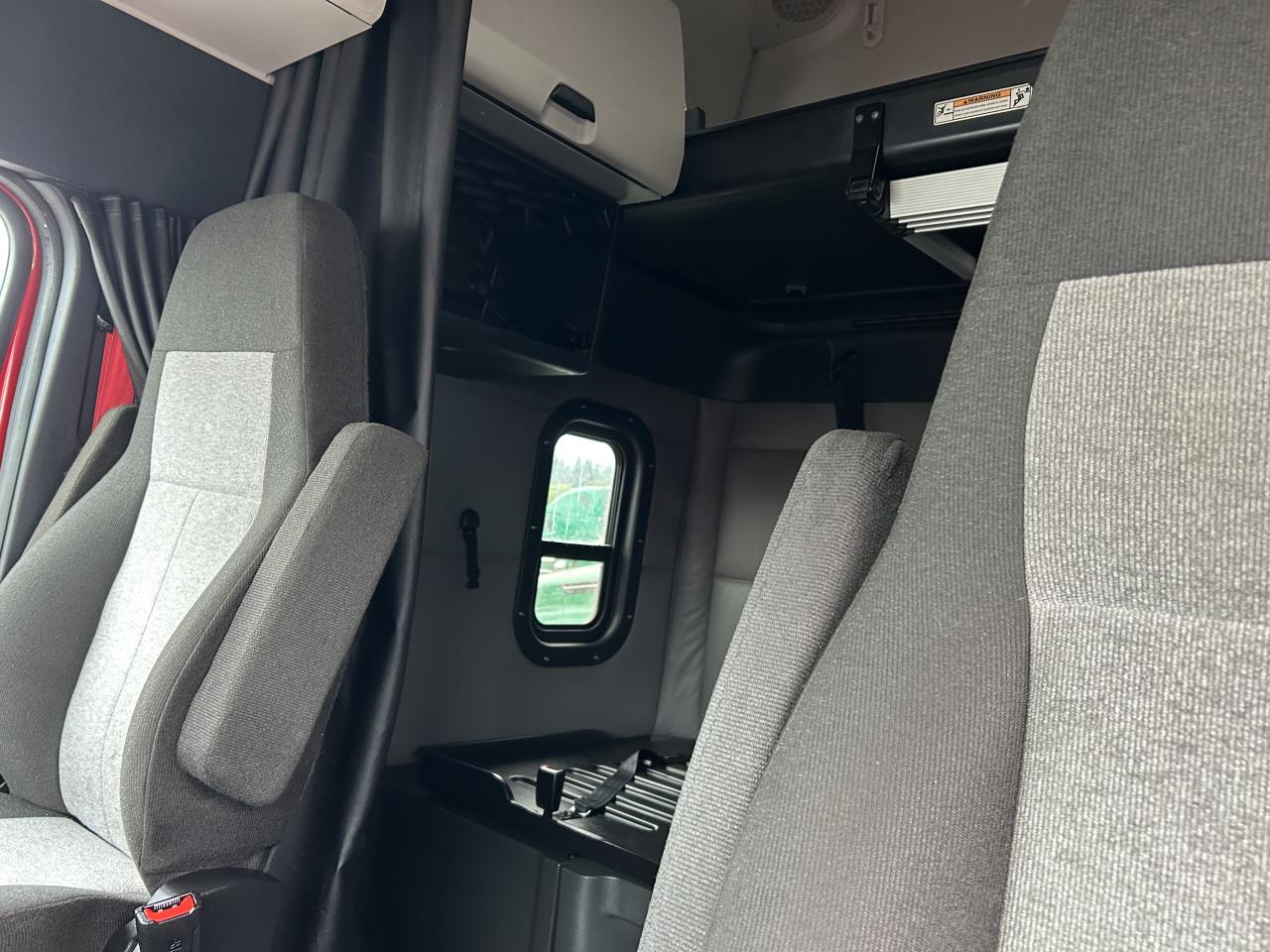 2022 Freightliner Cascadia - image 8