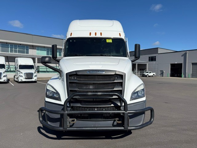 2023 Freightliner Cascadia in Ridgefield, WA — photo 2