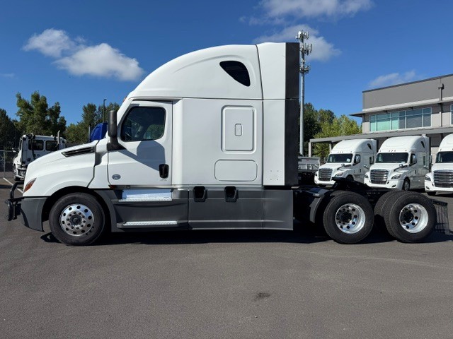 2023 Freightliner Cascadia in Ridgefield, WA — photo 4