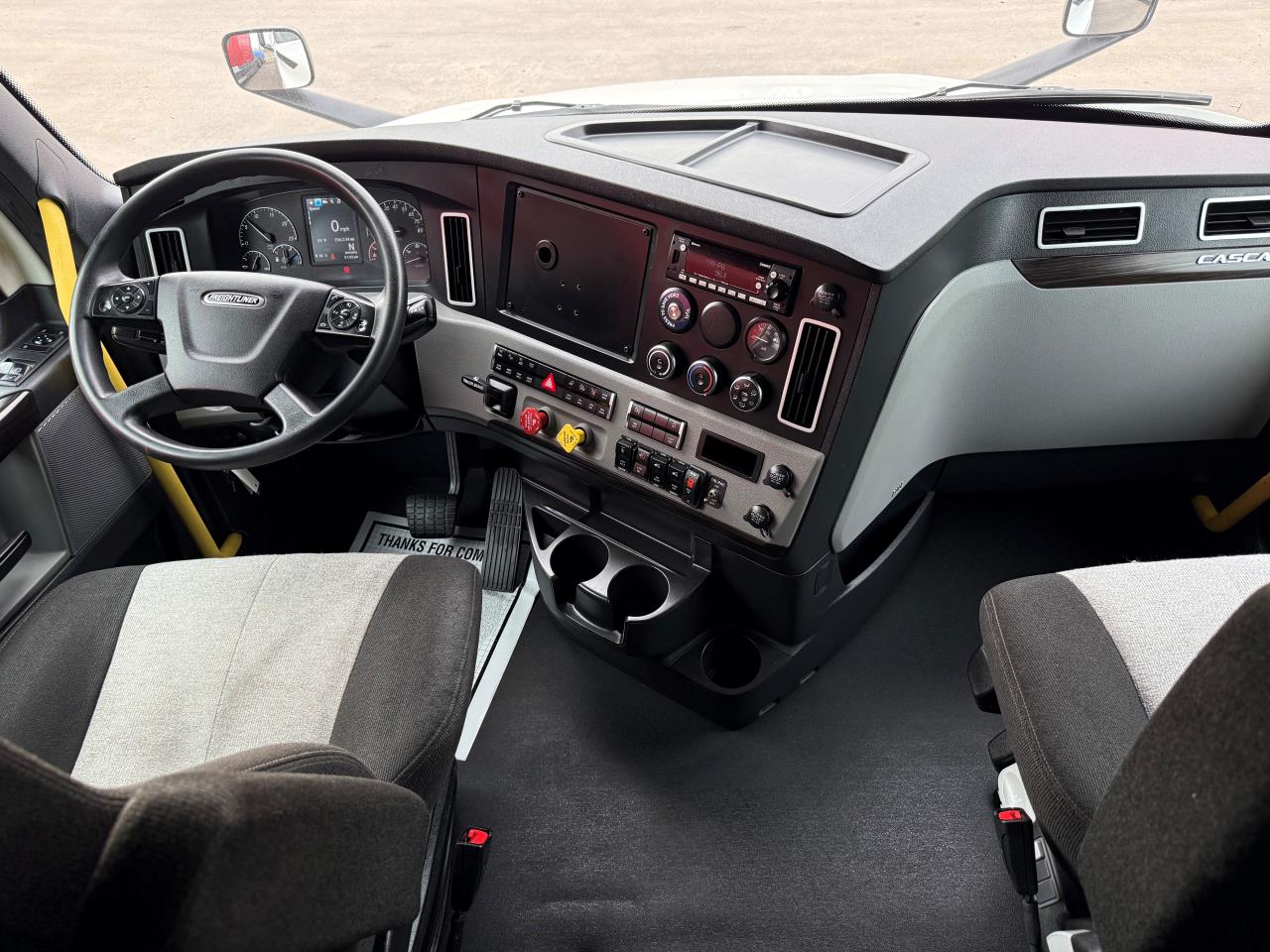 2022 Freightliner Cascadia - image 10